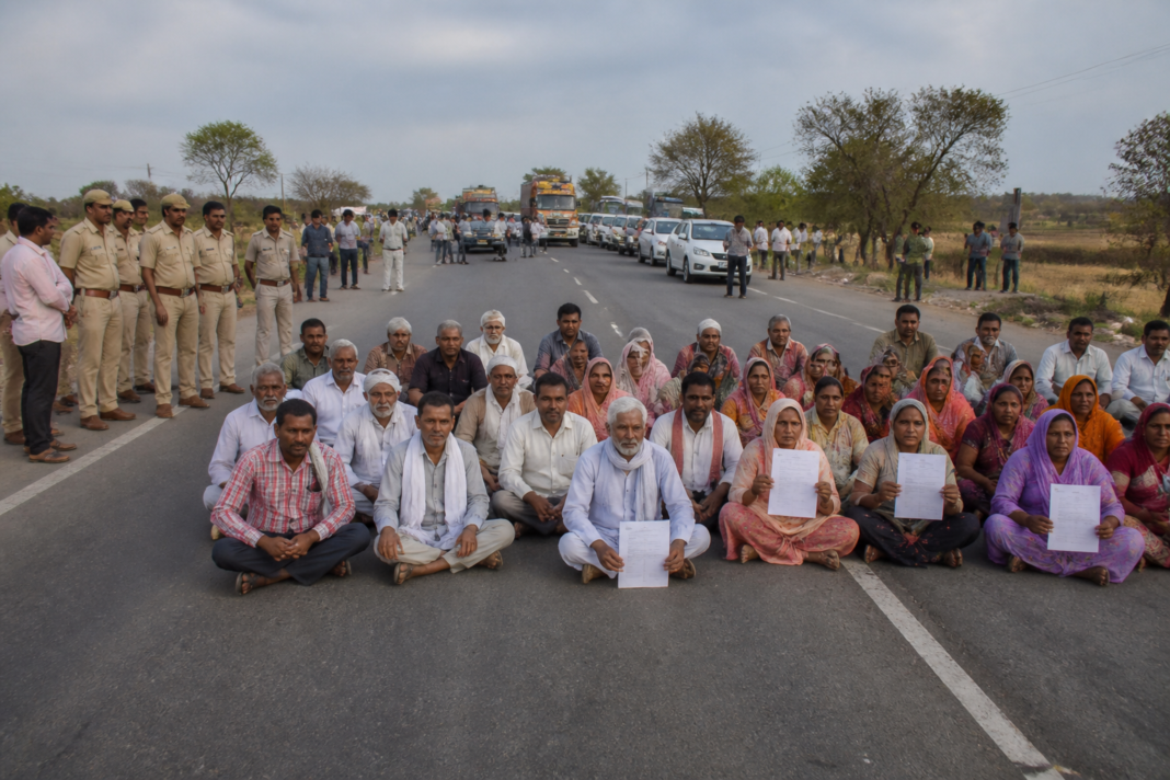 Karanja-Ghadge drought protest by farmers blocking a highway in Maharashtra