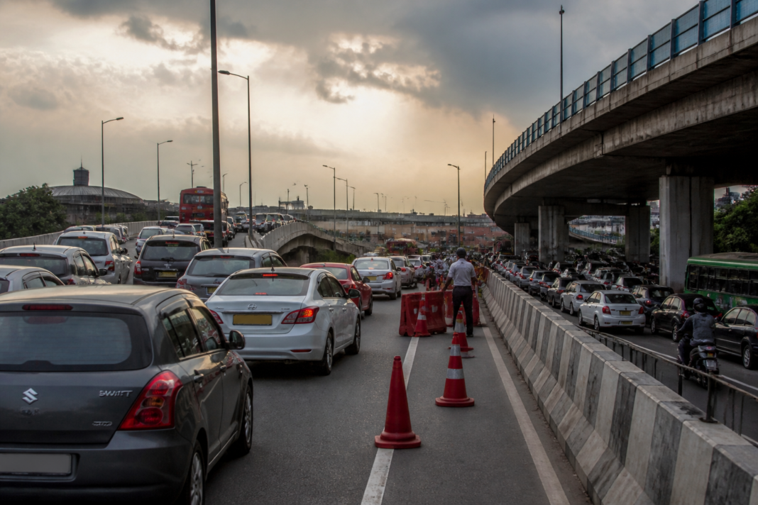 Barapullah Phase III traffic bottleneck near Sarai Kale Khan in Delhi