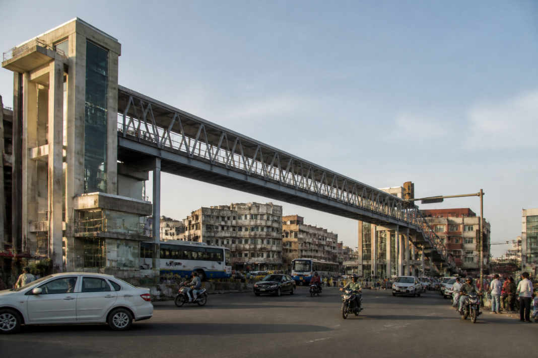Mehdipatnam skywalk under construction above a busy Hyderabad junction