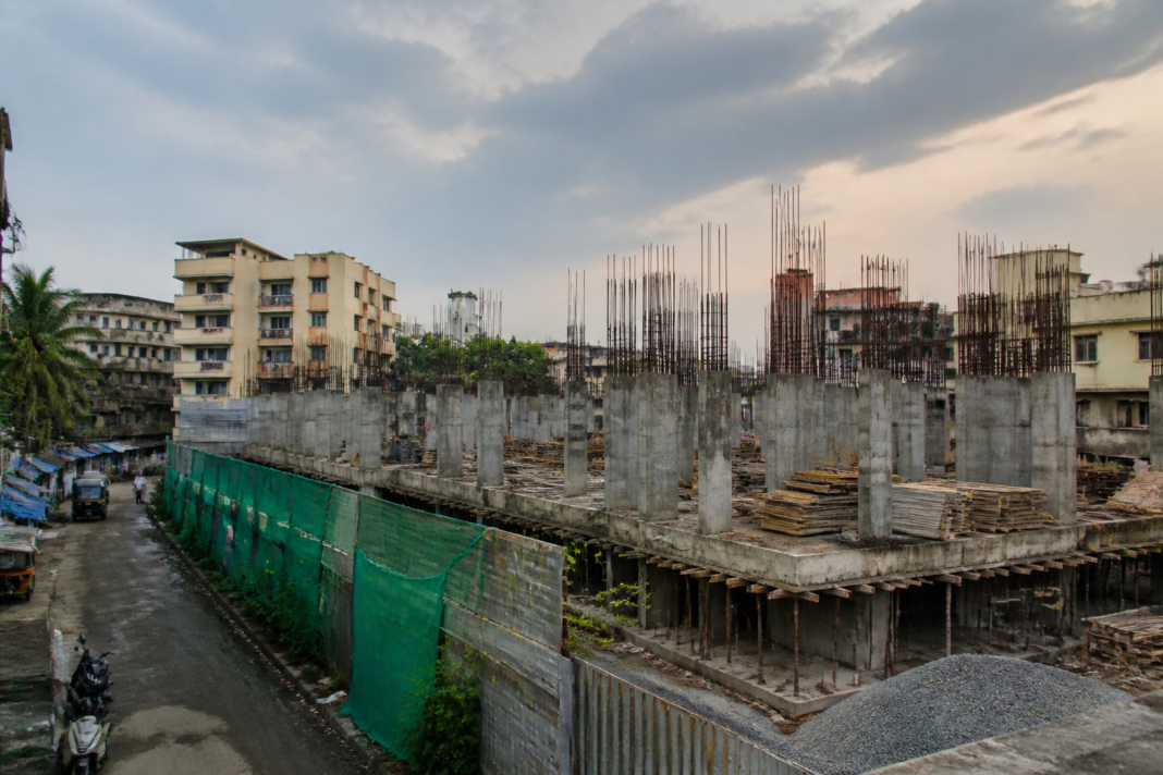 Bhayandar land dispute involving a building construction site in Golden Nest, Bhayandar East
