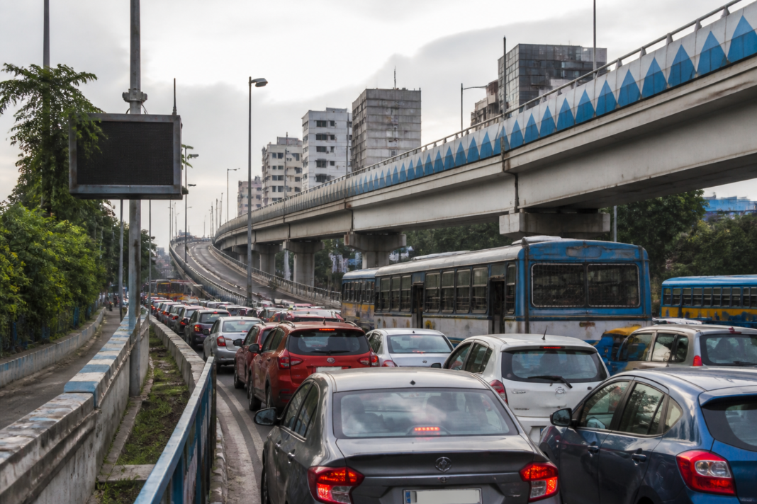 Parama flyover traffic near Kolkata’s Park Circus and EM Bypass approaches
