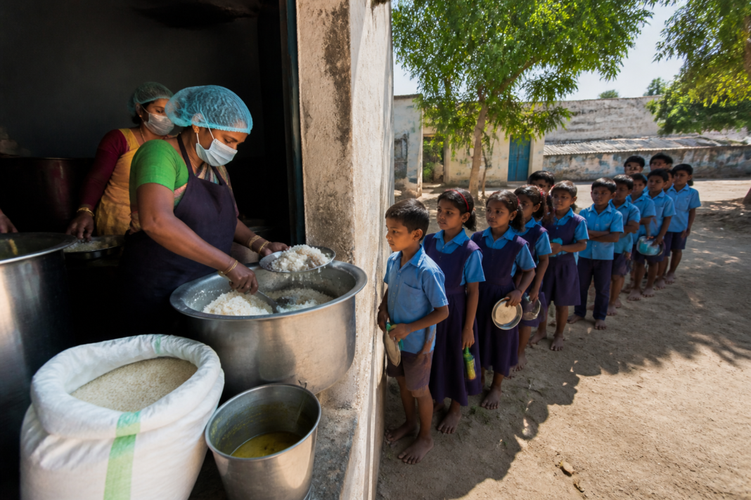 Bihar midday meals being prepared in a government school kitchen amid foodgrain supply concerns