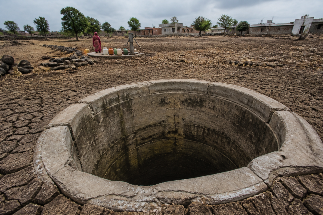Nagpur groundwater levels decline as a dry rural well reflects Maharashtra’s water stress.
