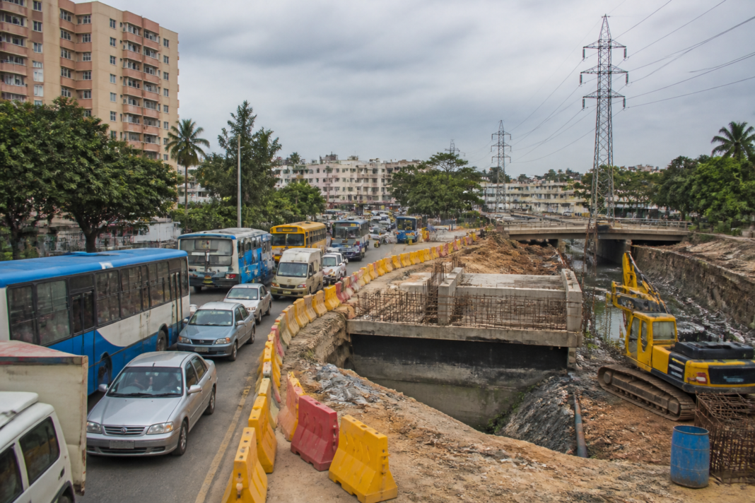 Bengaluru traffic diversion near Basavanagar Main Road during bridge construction