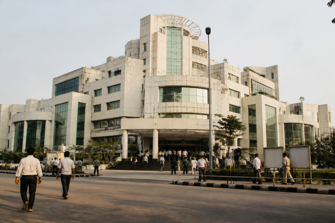Thane civic committees and the municipal corporation building under a court-ordered deadline